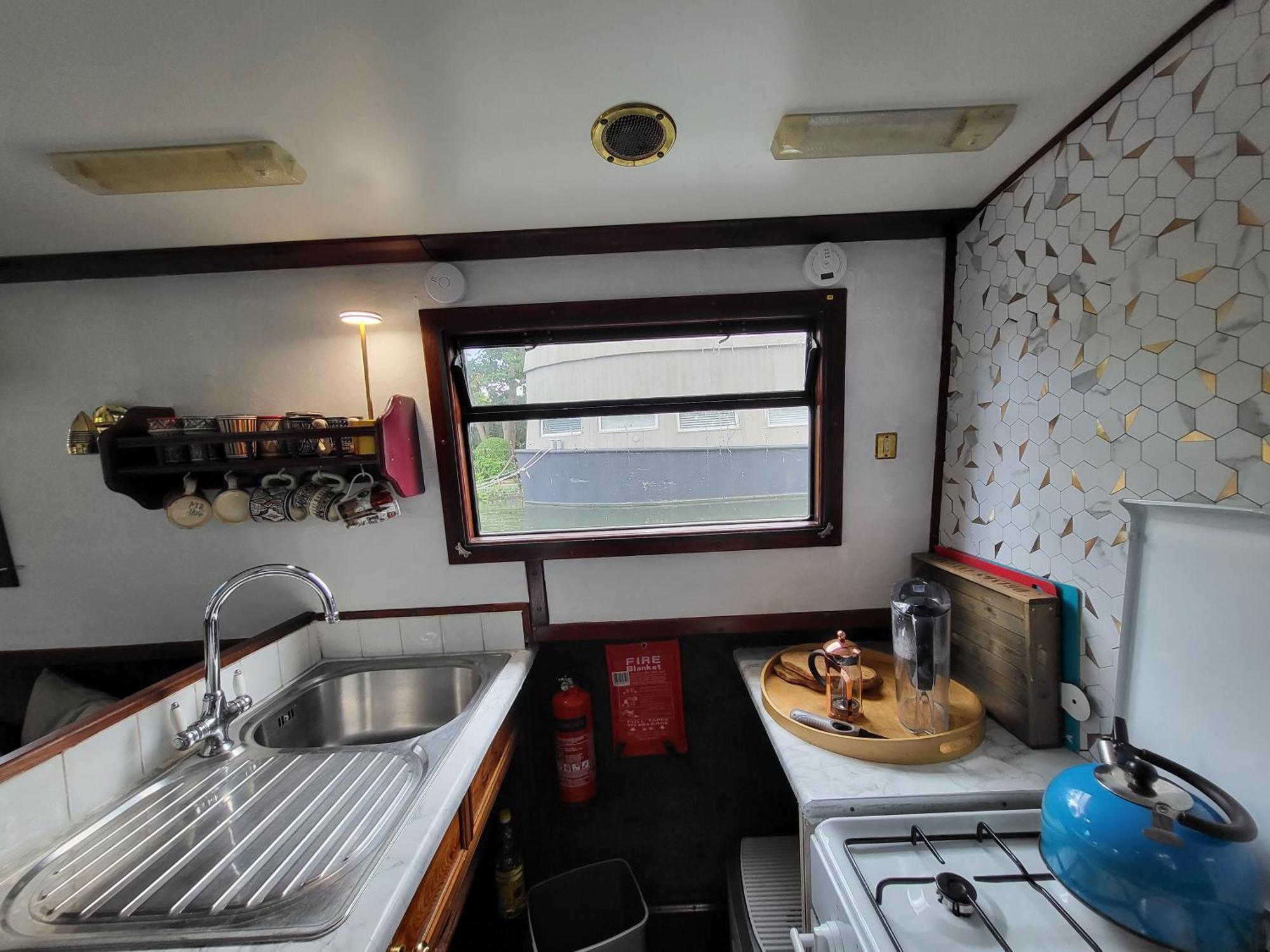 Comfy Canal Boat In Little Venice For Family & Friends Hotel London Exterior photo